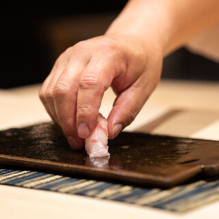 Enjoy the seasonal delights of Saga ingredients with our "Omakase Course".