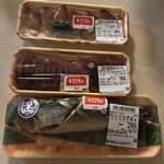 オーケー - 料理写真:■にしんの丸焼き￥299＊▲10%：最近はにしんを扱う鮮魚店も減り、居酒屋で頼めばそれなりの値段がする。そんな中、300円前後で手に入るのは本当にありがたい。今の電化製品なら、レンジで温めてからトースターで仕上げるだけで、外食と遜色ない美味しさが手軽に楽しめる。 ■解凍 かつお 刺身￥388＊▲20% ■(生)ぶり養殖 刺身446＊▲20%