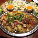 スバカマナ - ベトナムディナーのメインプレートです。直径30センチくらいです。