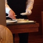 家全七福酒家 SEVENTH SON RESTAURANT - 2015年1月　テーブルの横で～写真の北京ダックを切って、巻いてくれます。