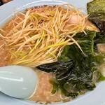 ラーメンショップ - 料理写真:ネギラーメン中@1,150円  冬のネギは甘いのでバッチグーです。麺良しスープ良しチャーシュー良し。ライスも美味い！