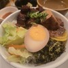 台湾担仔麺 - 魯肉飯 茹でた野菜 は高菜が たくさん入っていて 肉の横には 肉味噌がたっぷり入っていました