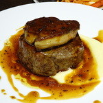 牛フィレ肉とフォアグラのロッシーニ　トリフソース