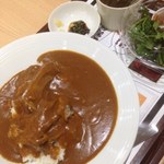 A1肉骨茶 - 豚カレー、パクチーサラダ