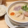 鶏白湯ラーメン ムツキ - 味噌鶏白湯、ライスです。（2026.3 byジプシーくん）