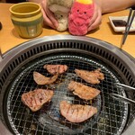 焼肉きんぐ - 厚切り牛タン