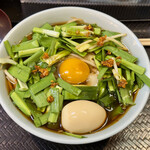 なぜ蕎麦にラー油を入れるのか。 - ニラそば