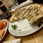 大衆イタリアンかね子 - ピザをいただいた