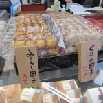 오카시도코로 하나오카 가루이자와점 - 団子陳列 H26.10