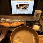 炭火焼干物定食 しんぱち食堂 - 料理写真: