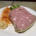 コリス - キジと豚肩のテリーヌ　コロっとしたのがキジ肉。