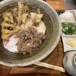 踊るうどん - 肉まいたけ天温玉ぶっかけ 1250円（冷 大盛り ＋200円）
            計1450円