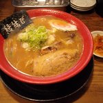 花丸軒 - しあわせラーメン 680円