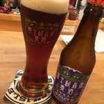 カフェ＆ビア　あるかアるか - 変わったのが飲みたいです！とリクエストして出していただいたのが、こちら☆
      国産クラフトビール、これ初めて。
      スモークな味わいで、今夜はいつもオーダーするスモーク盛り合わせをオーダーしてなかったので、ちょうど良かったです（笑）
      専用グラス、瓶のラベル、可愛い♪