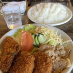ロペ - 日替りランチ コーヒーorアイスクリーム付き  ¥680  画像は ライス＆おかず大盛り¥900  大盛りにしてもこの価格!!