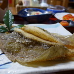 Minshuku Masago - ご当地産カレイの唐揚げ。