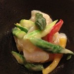 銀座 しまだ - アスパラとホタテのサラダ仕立て
      柚子胡椒味