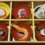 豚捨 - 六種の朱盃盛り