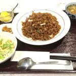 蜀味苑 - 黒炒飯のランチセット