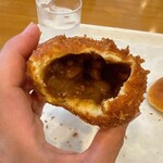 ピノキオ - カレーパン、中にはカレーがたっぷり