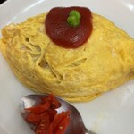 中華料理 丸福 - 中身はケチャップライス