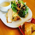 カルネリア オルタッジオ - ランチのパスタに付くのですが、盛り沢山でビックリです♪