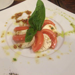 SABOU 虎ノ門店 - モッツァレラチーズと爽やかトマトの前菜
