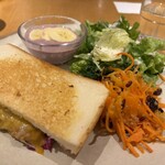 MARFA CAFE - チーズメルトサンドプレート