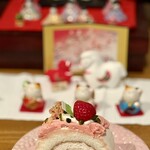つるおか菓子処　木村屋 - 可愛いいちごロールケーキ