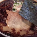 らーめん 豚食 - 黒豚骨ラーメン　麺ハリガネ