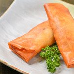 Crisp texture and piping hot ingredients! Spring rolls (2 pieces)