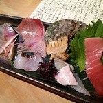 造り盛り  とろ、あわび、うまずらはぎ、うまずらはぎきも、鰤、天然鯛、しめサバｕｐ