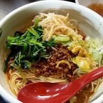 めだかタンタン - 2015.1.31 汁なし担々麺680円　ん？何か奥のほうでちっちゃな手が山椒ミルでシャカシャカしている(笑)