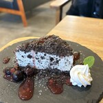 CAFE木と本 - オレオストロベリーチーズケーキ