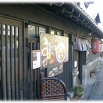 Iroha - 店の北側に共有駐車場ある