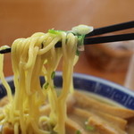 好和亭  - 麺は黄色い中麺