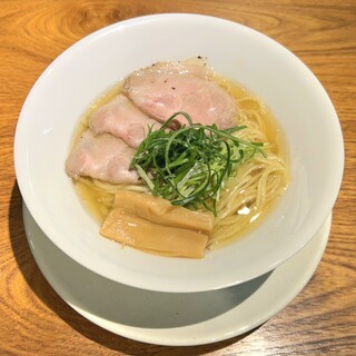 京都の醤油が決め手！牡蠣・あさり・しじみの旨味が広がる一杯