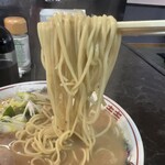 恵比須 - 麺は小麦の香りもして、細くも太くもない中間の太さで、シコシコ歯応え良い。