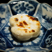 うち山 - 天然とらふぐの白子の塩焼き、酢橘をふって