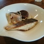 Essence et gout - 白身魚と巨大なハマグリ