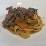 ワインとイタリア料理 141 - ナポリ風ジェノベーゼ
牛ホホ、牛テール、牛スネ肉を玉ねぎとマルサラ酒で煮込んだソース
手打ちパスタ"タリアテッレ"でご用意させて頂きます。　2860