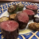 ワインとイタリア料理 141 - 長野菅平高原　仔鹿のグリル

シェフの地元から送って頂いている鹿もも肉
クセがなく柔らかいです。

是非お試し頂きたいメインディッシュ　3850