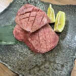 焼肉レストラン大鳳 - 料理写真:厚切りタン