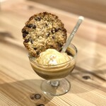 armadillo bakes & coffee - 