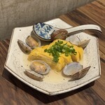 九州料理 縁 - だし巻き卵のあさり酒蒸しかけ（990円）
