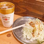 立呑み とんかつ まるや - ジムビーム350円。キャベツ150円。