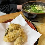 よこた手打うどん - カキ天別皿のうどん
