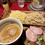 らーめん えにし - 料理写真:つけ麺（塩/もも/+味玉）