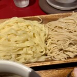 らーめん えにし - 2種類の麺（中盛）