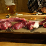 焼肉旬やさい ファンボギ - ジビエ５種盛り☆　左から、瓜坊の骨付きバラ肉、肩ロース、鹿バンビのモモ、月の輪熊ロース、真鴨ロース☆